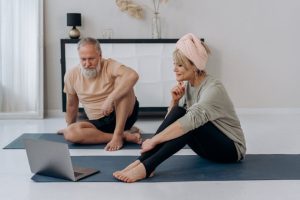 review-of-top-online-yoga-teacher-training-programs